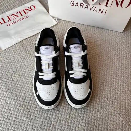 Valentino Shoes 2402PZ0011