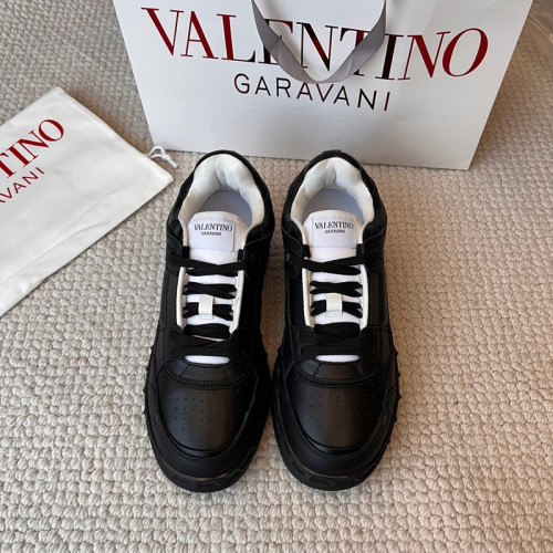 FASH Valentino Shoes 2402PZ0012