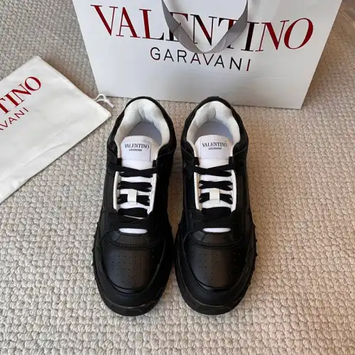 Fashionrep Valentino Shoes 2402PZ0012