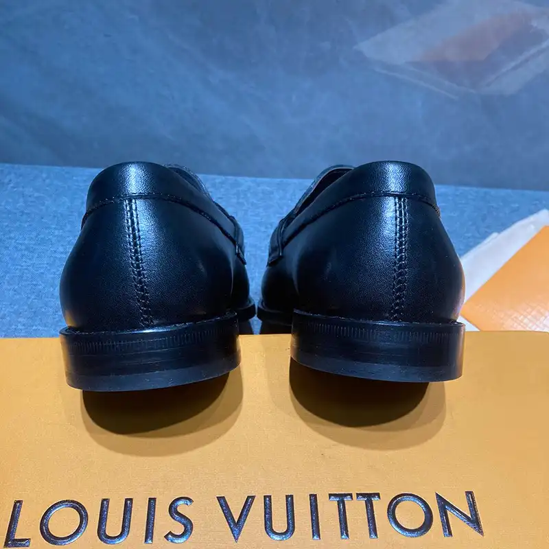 LV Shoes 2402PZ0024