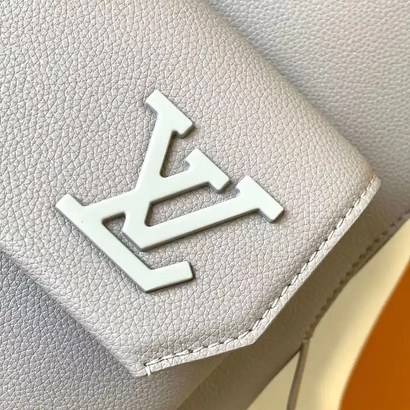 LV Bag 2403HT0015