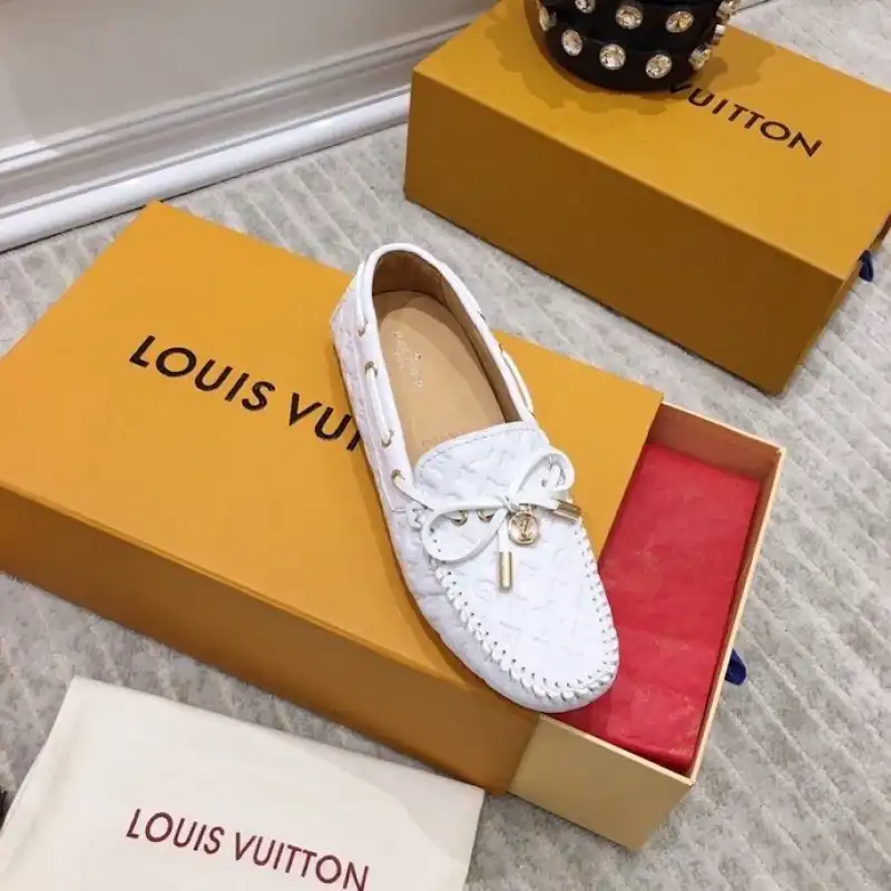 Official FashionRep LV Shoes 2405SH0008