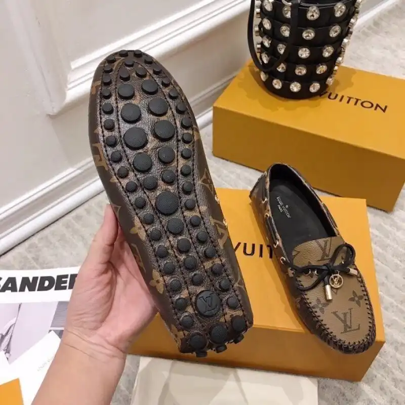 LV Shoes 2405SH0009