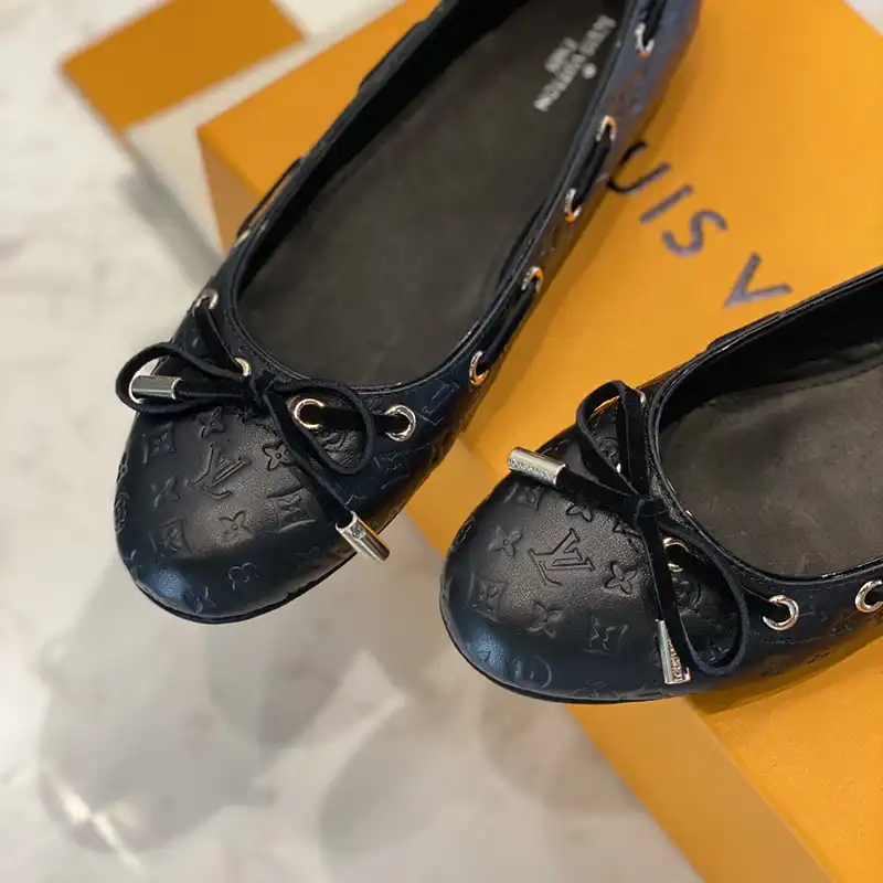 LV Shoes 2405SH0011