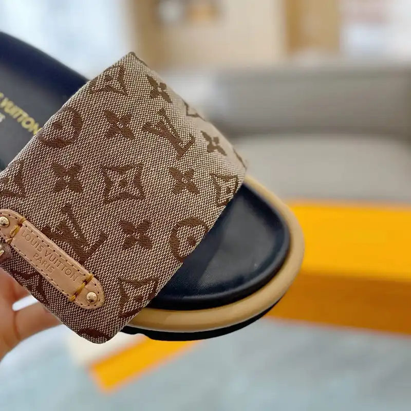 LV Shoes 2405SH0016