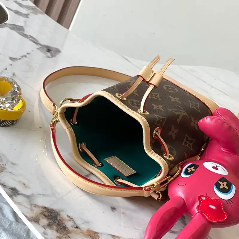 Fashionrepsfam ru LV Bags 2408YA0197