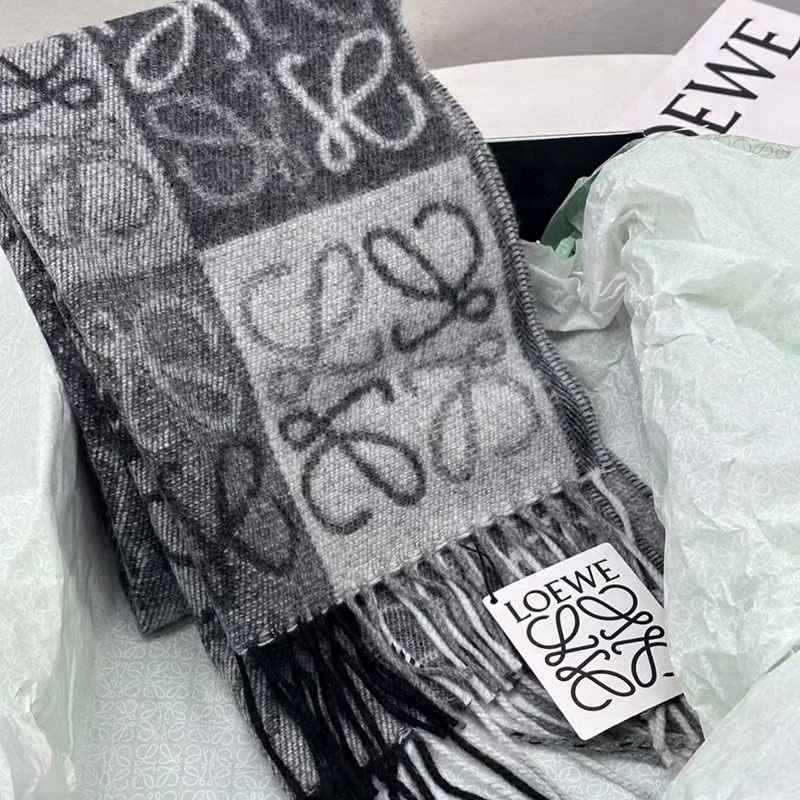 FASH Free Gifts For US$240 Free Scarf 2410PR0028