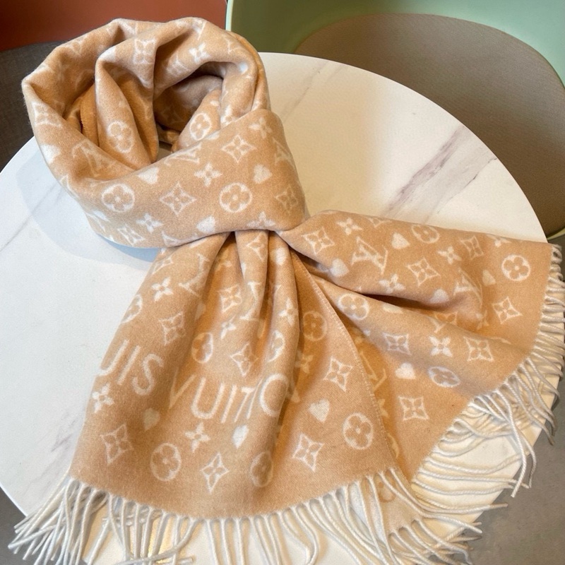 FASH Free Gifts For US$240 Free Scarf 2410PR0035