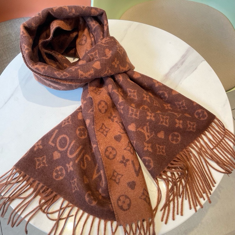 FASH Free Gifts For US$240 Free Scarf 2410PR0036