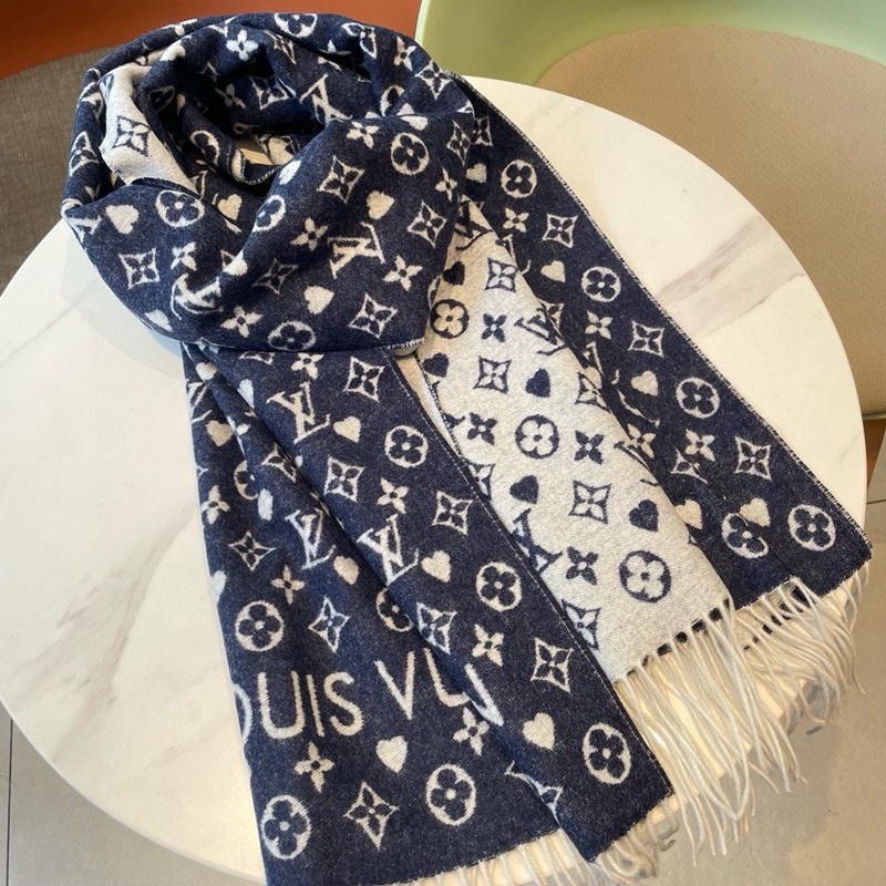 FASH Free Gifts For US$240 Free Scarf 2410PR0038