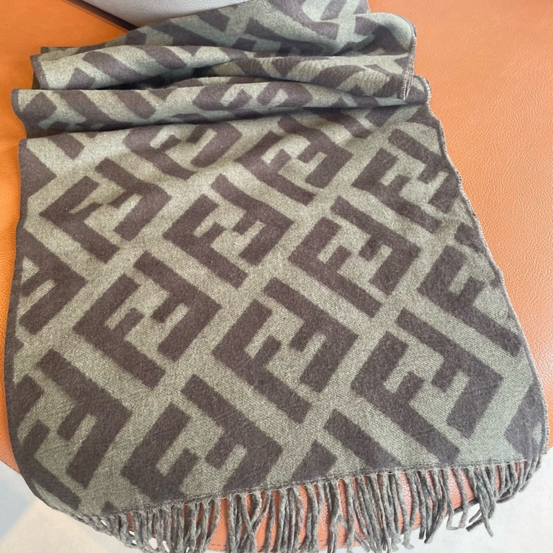 FASH Free Gifts For US$240 Free Scarf 2410PR0043