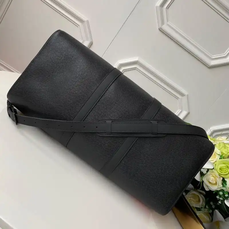 LV Bag 19HT0082