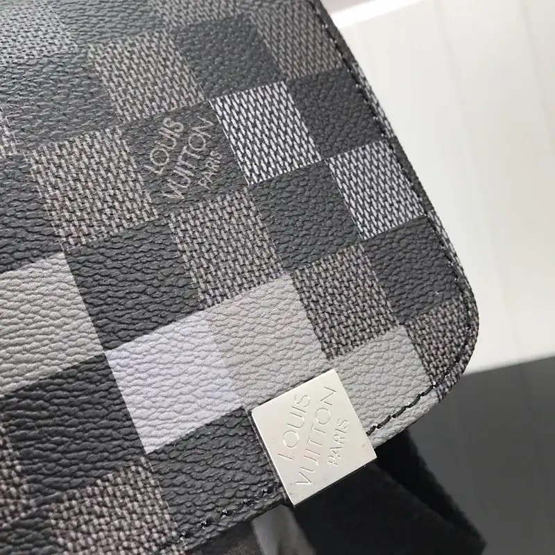 LV Bag 19HT0084