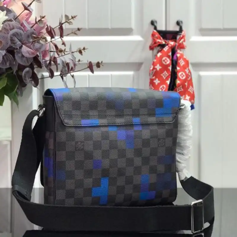 LV Bag 19HT0085