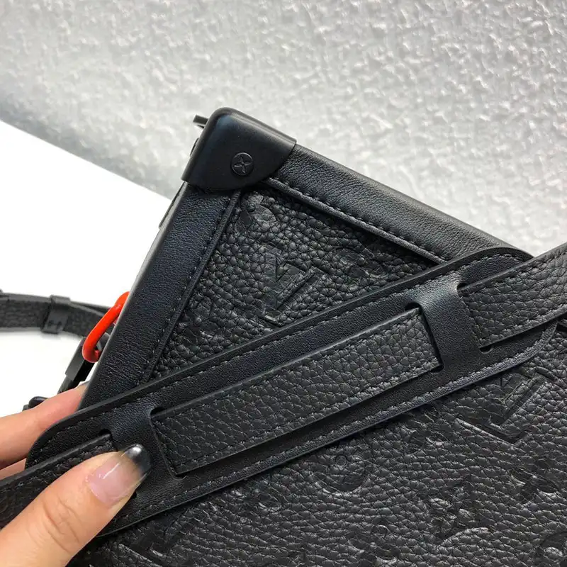 LV Bag 19HT0104