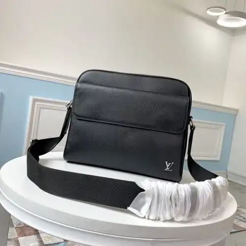 LV Bag 19HT0105