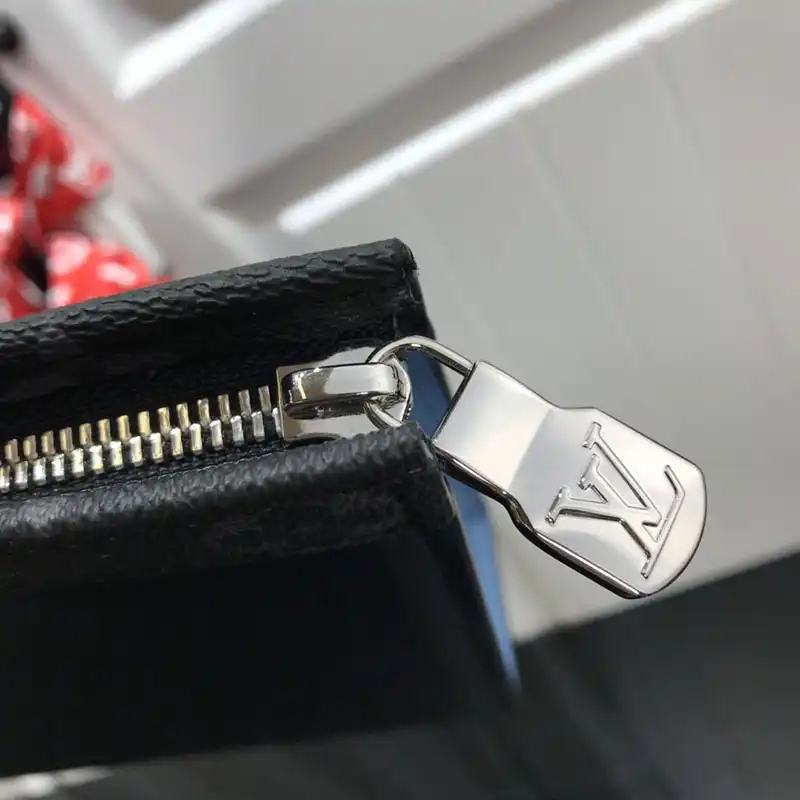 LV Bag 19HT0106