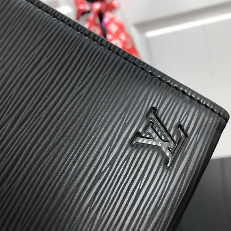 LV Bag 19HT0106