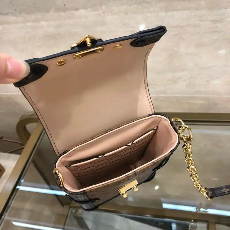 LV Bags 19T1L0007