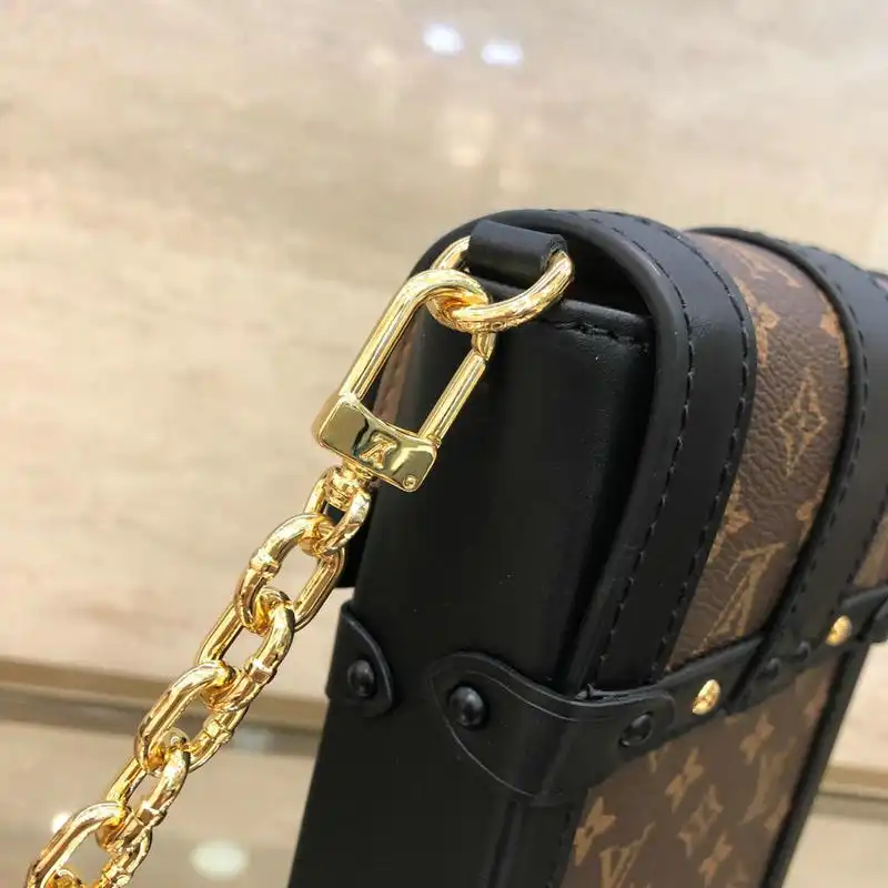 LV Bags 19T1L0008