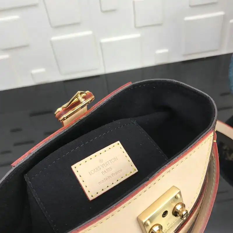 LV Bags 19T1L0043