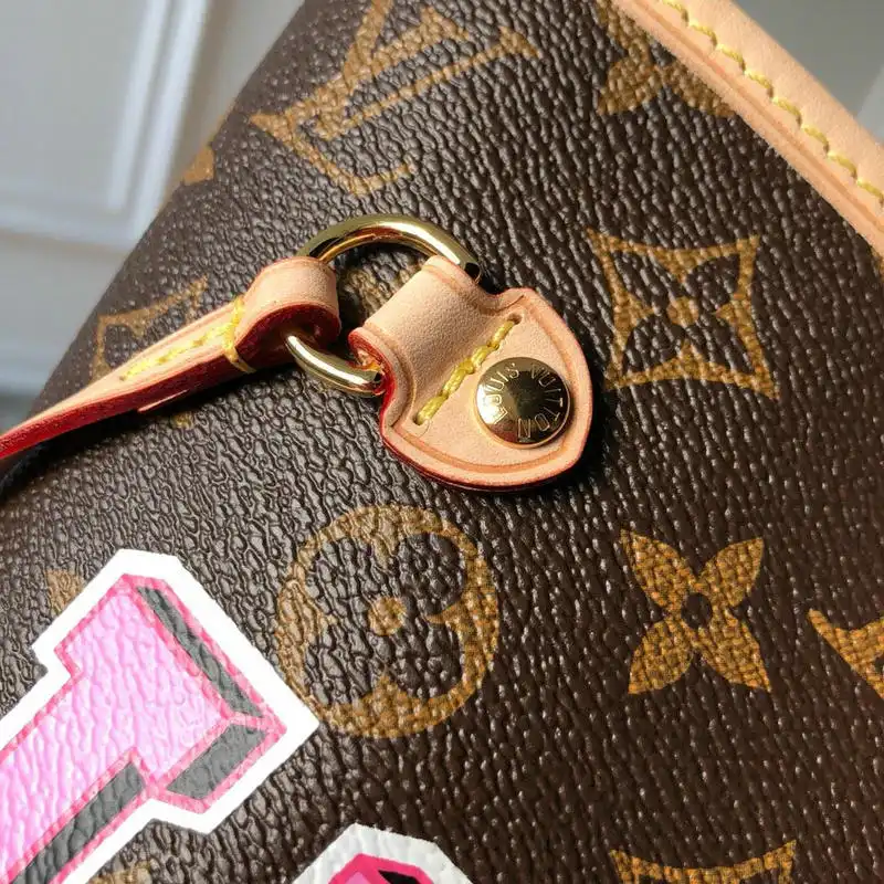 LV Bags 19T1L0044