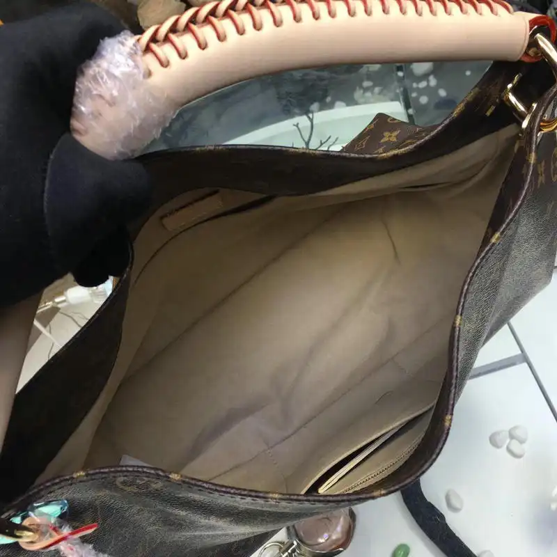 LV Bags 19T1L0046