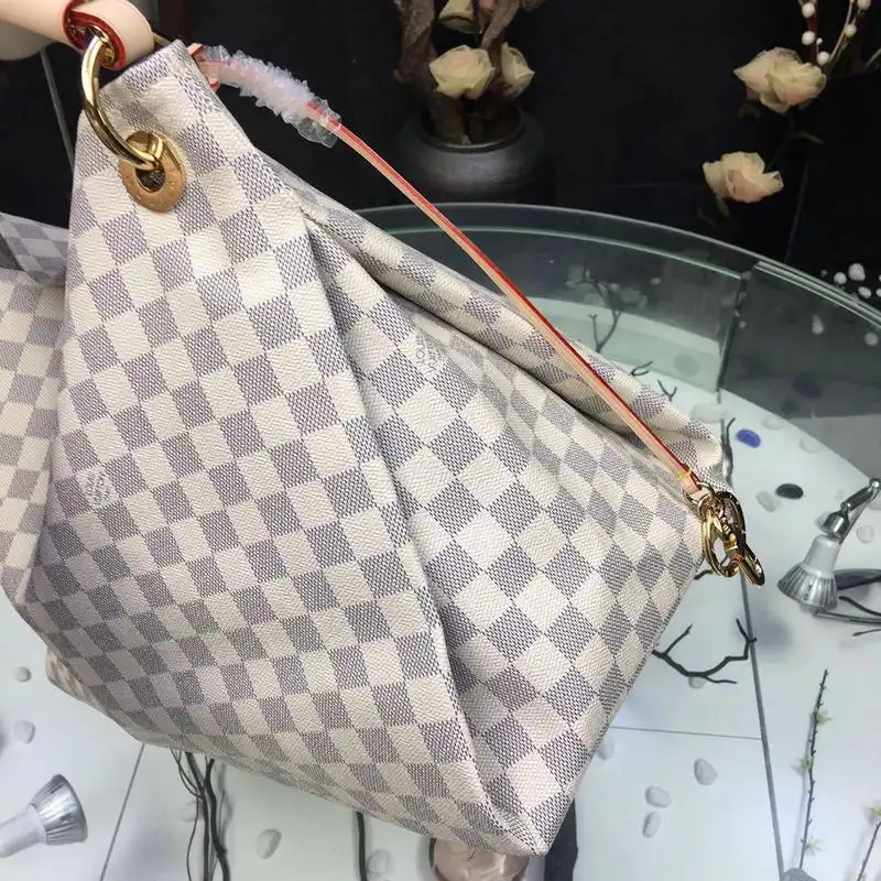 LV Bags 19T1L0047