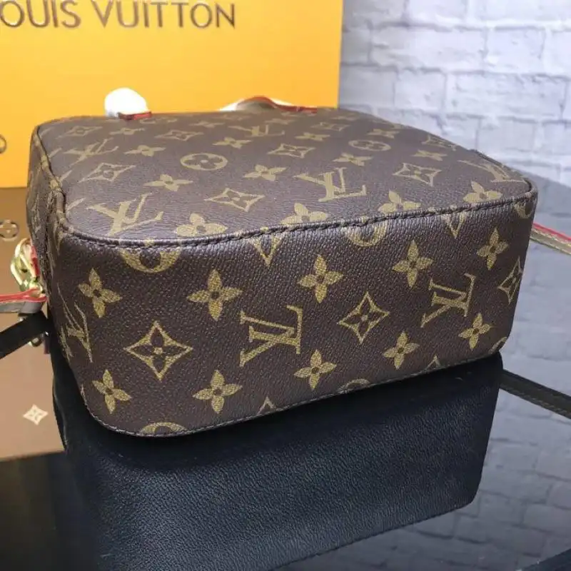 LV Bags 19T1L0086