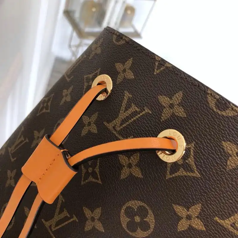 LV Bags 19T1L0095