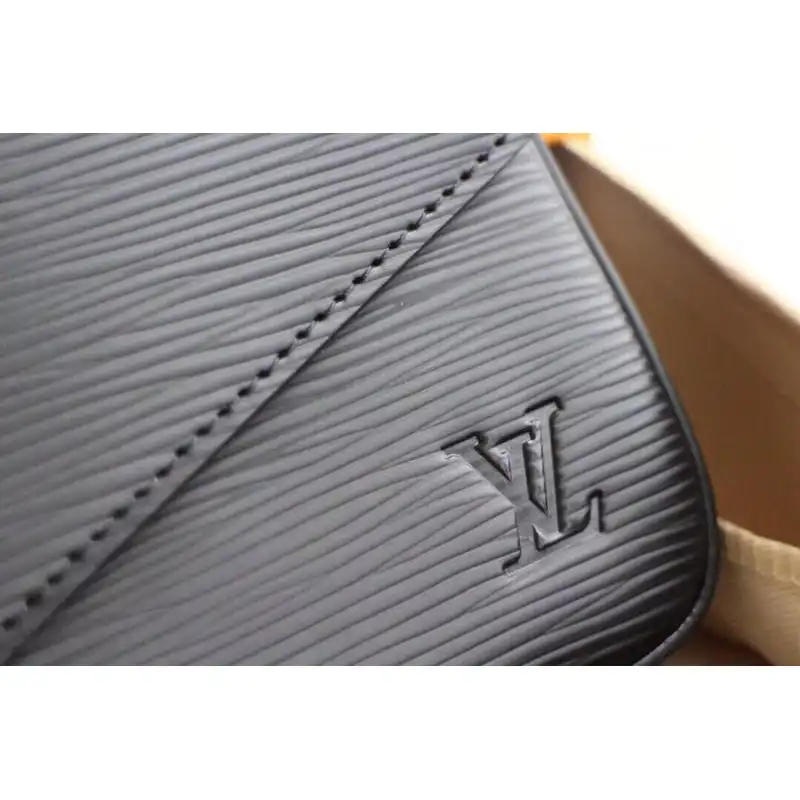 LV Bags 19T1L0165