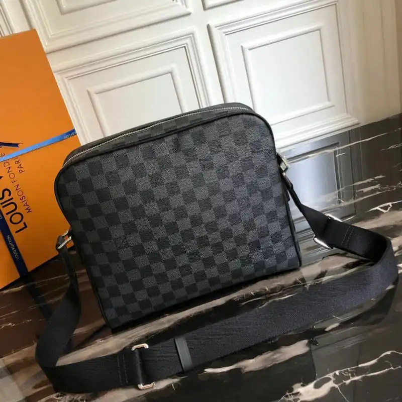 LV Bags 19T1L0166