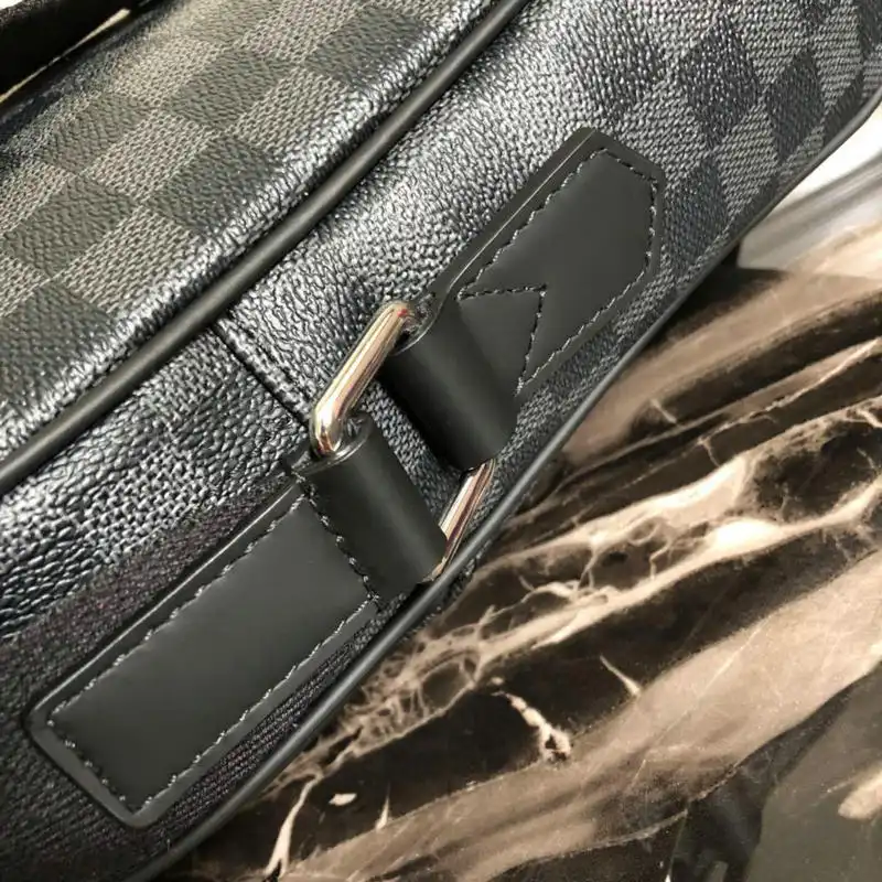 LV Bags 19T1L0166