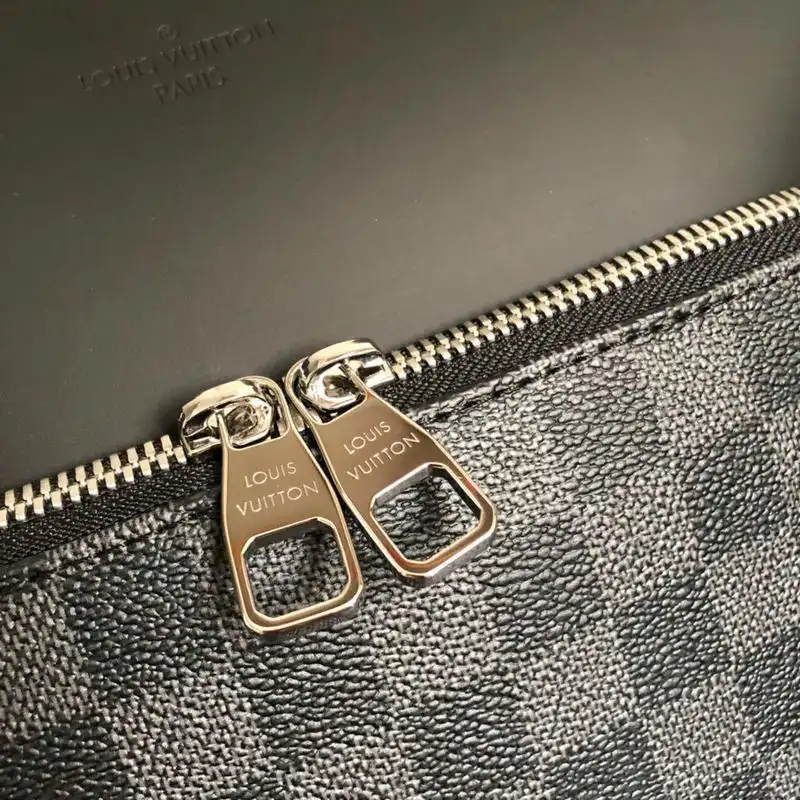 LV Bags 19T1L0167