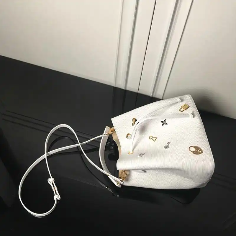 LV Bags 19T1L0172