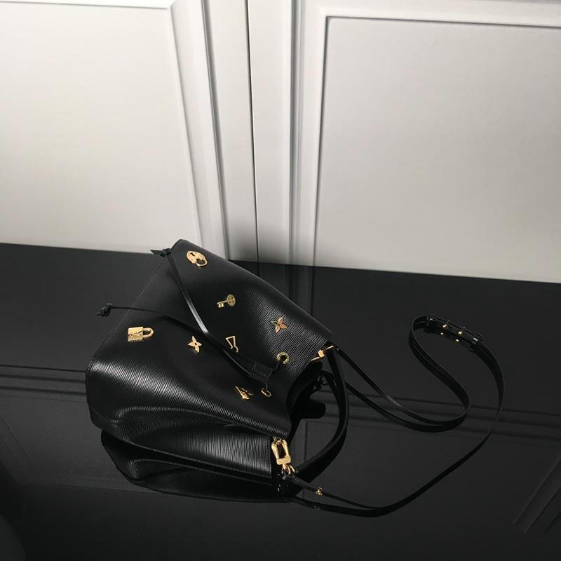 FASH LOUIS VUITTON Bags 19T1L0173