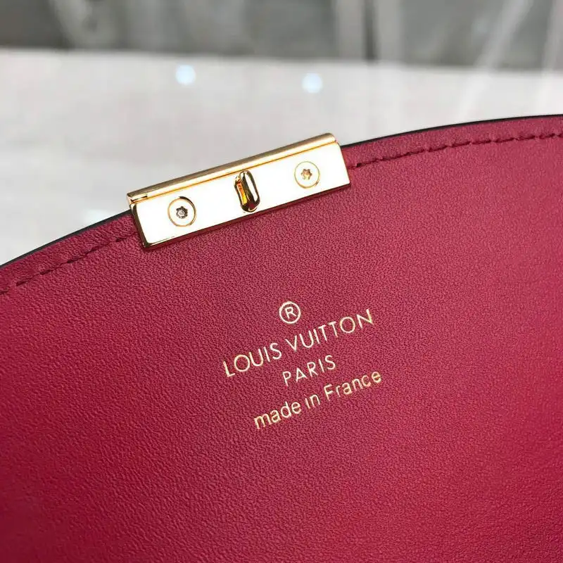 LV Bags 19T1L0183