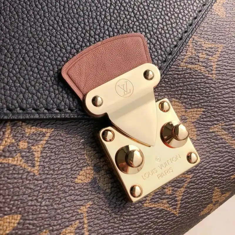 LV Bags 19T1L0186