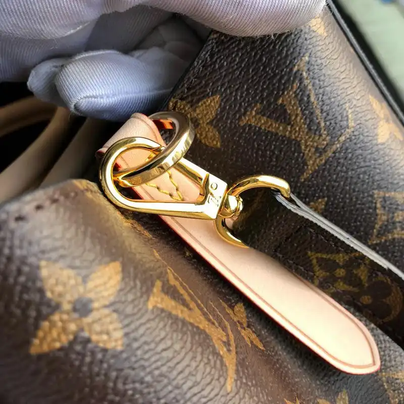 LV Bags 19T1L0193