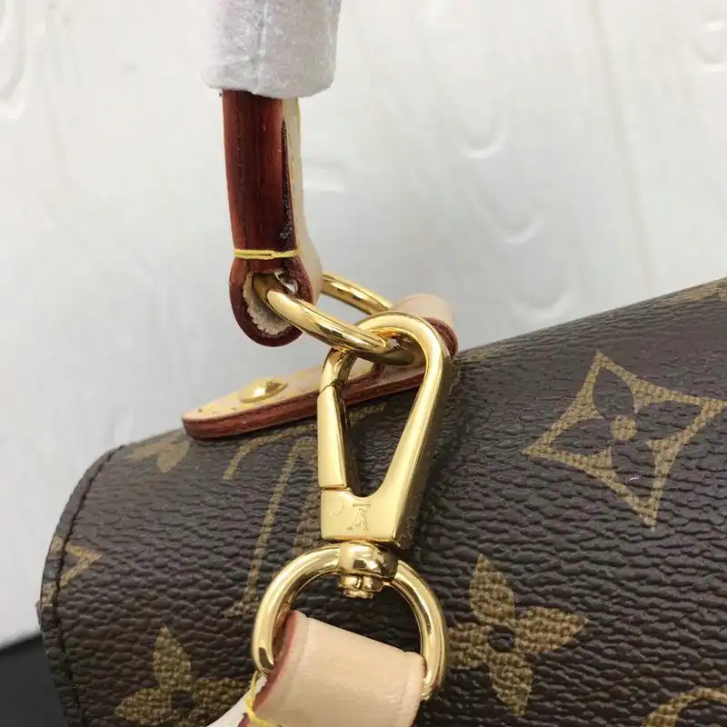 LV Bags 19T1L0224