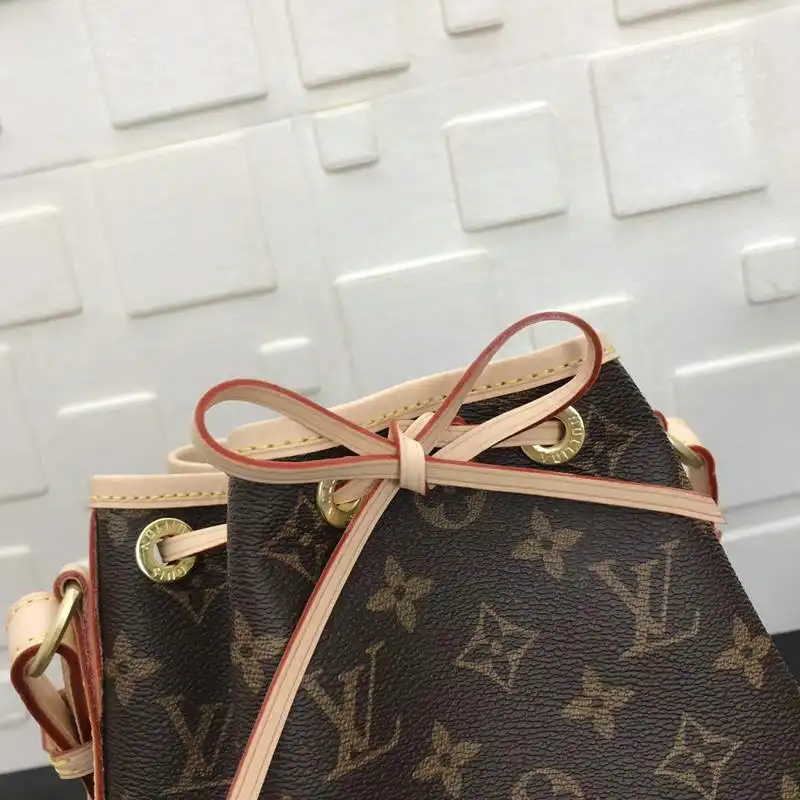 LV Bags 19T1L0228