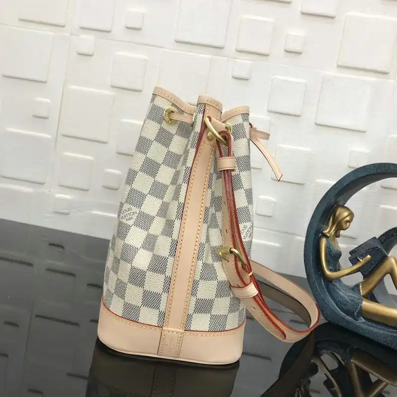 LV Bags 19T1L0229