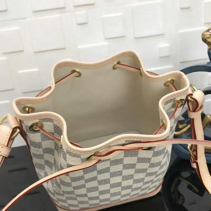 LV Bags 19T1L0229