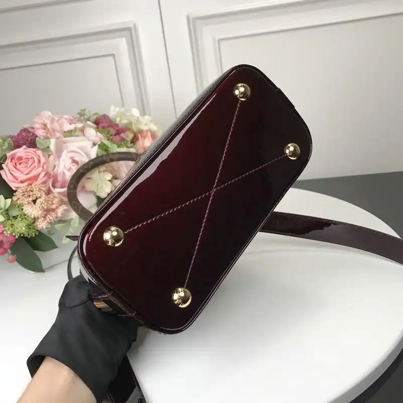 LV Bags 19T1L0241