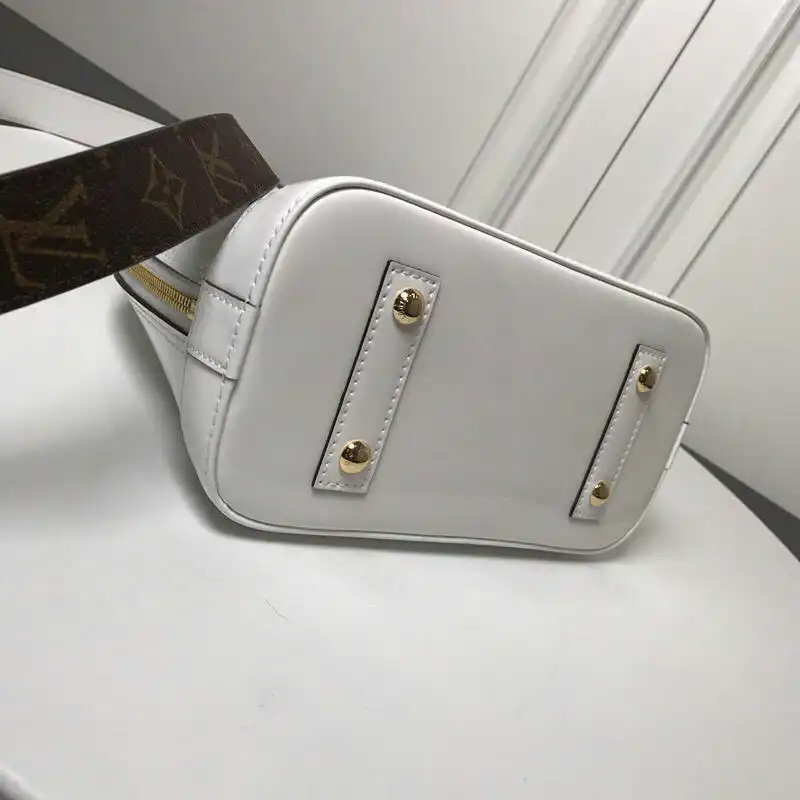 LV Bags 19T1L0242