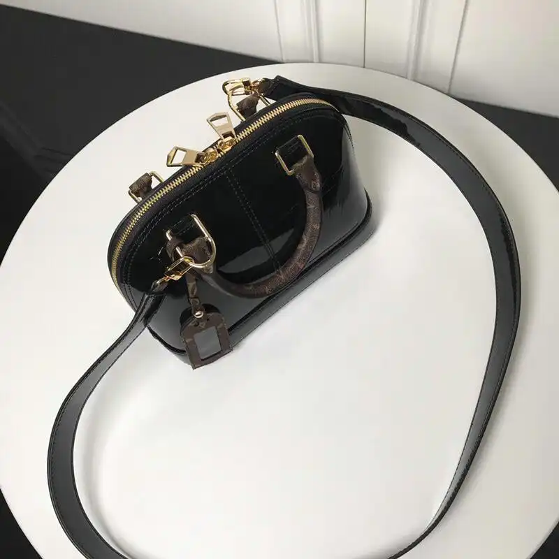 LV Bags 19T1L0243