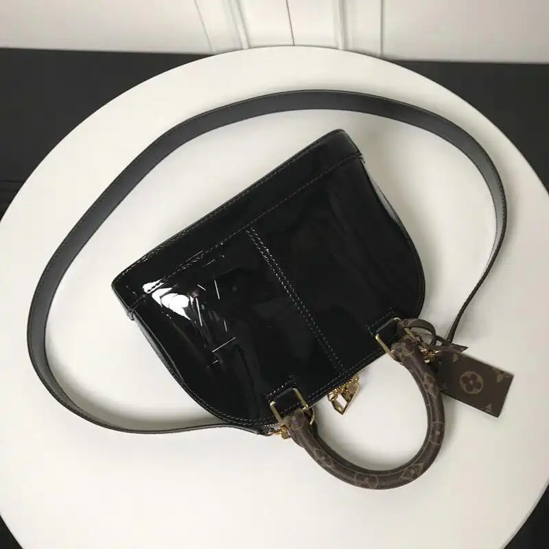 LV Bags 19T1L0243