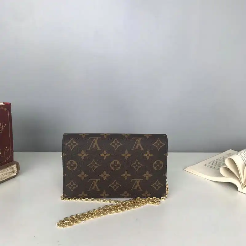 LV Bags 19T1L0257