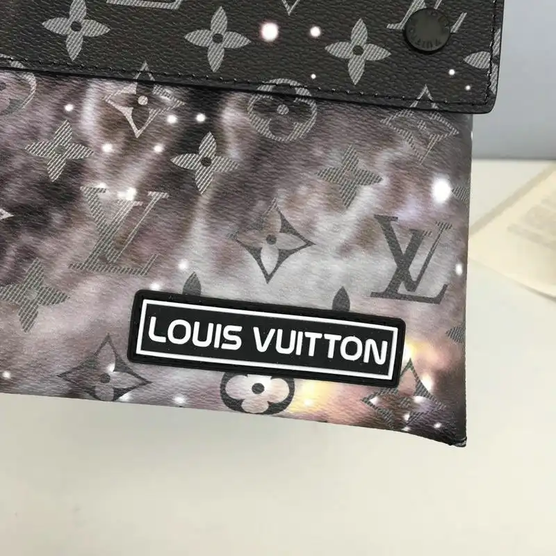 LV Bags 19T1L0275