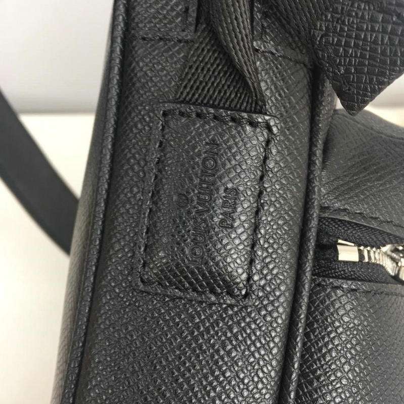 LV Bags 19T1L0285